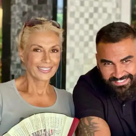 Шокиращи тайни на Азис: Как майка му се срамуваше от него!