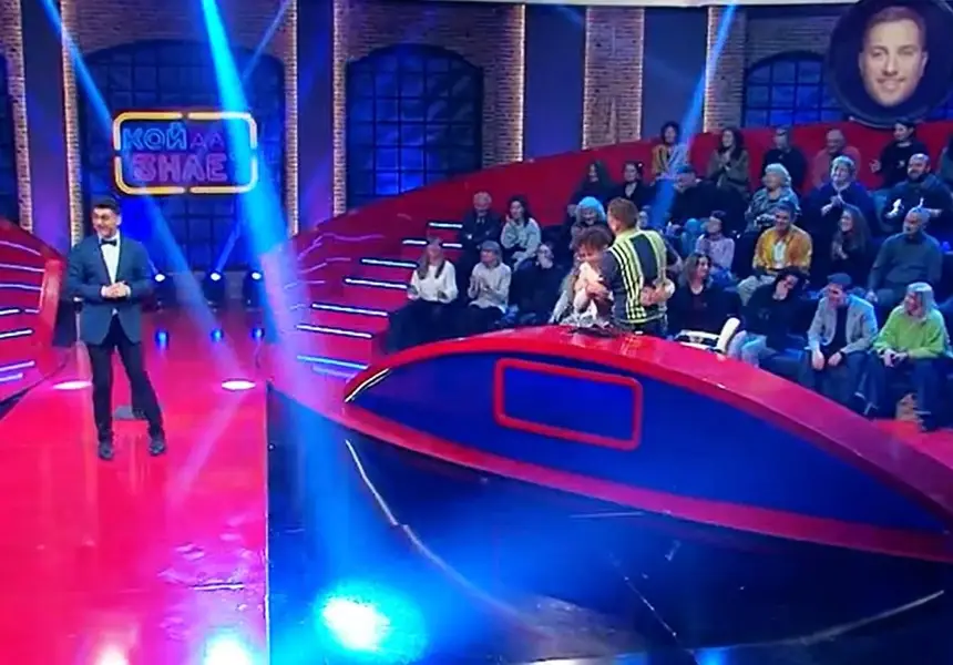 Шок и смях: Явор Бахаров падна от стола в ефир!