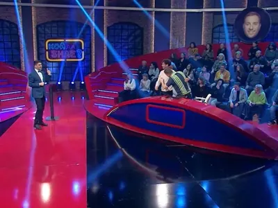 Шок и смях: Явор Бахаров падна от стола в ефир!