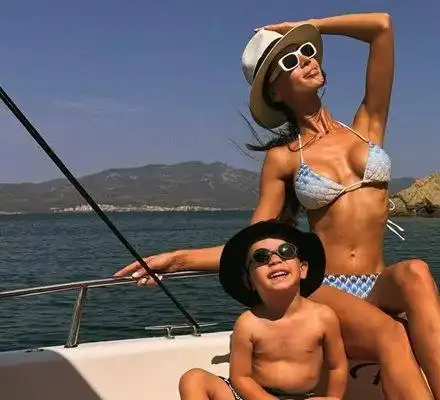 Бивша на Джизъса пъчи нов силикон