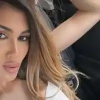 Бившата на Елвиса заведе кучето си на море