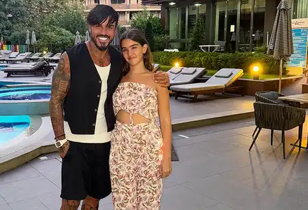 Благо Джизъса изненадва дъщеря си с концерт в Париж!