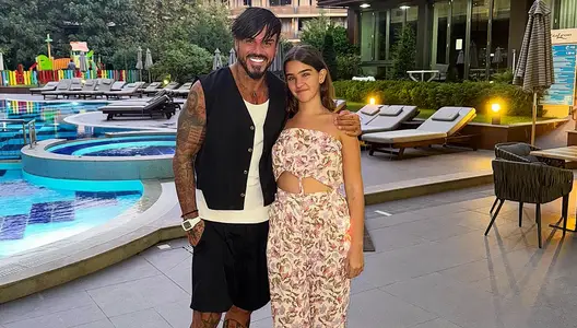 Благо Джизъса изненадва дъщеря си с концерт в Париж!