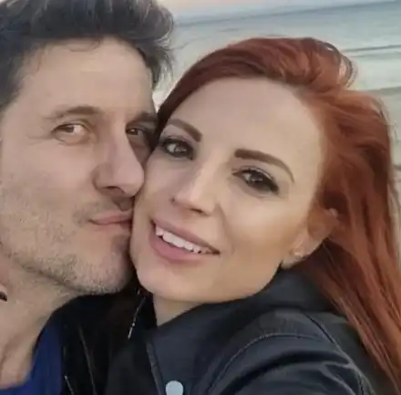 Блатечки лъсна без дрехи със свой колега! Жена му ще го застреля