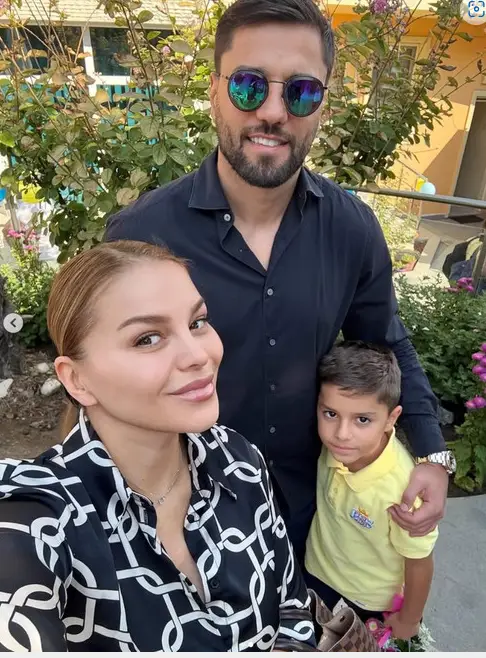 Скандал: Благой натиска Десислава за секс, въпреки раздялата!