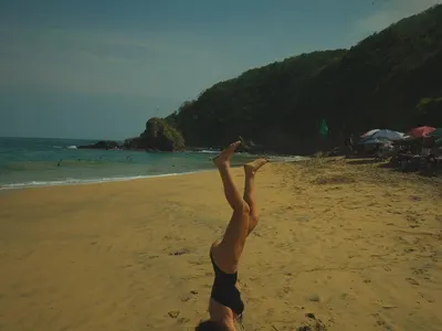 Божана Кацарова полудя на плажа (Снимки)