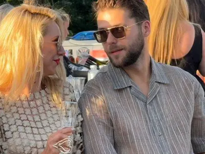 Шок! Ергенът Алек и тайна дъщеричка на 3 месеца!