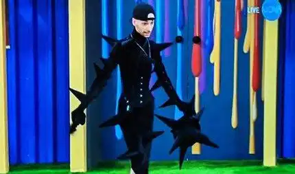 Цецо си залепил  половия орган от суета