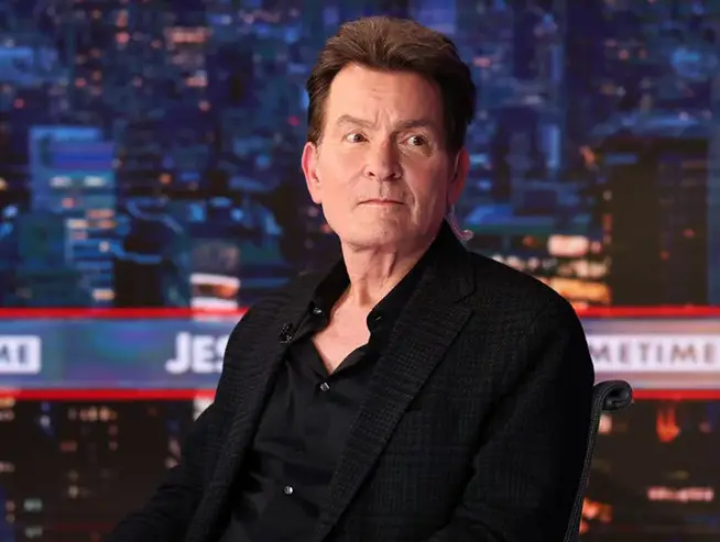 Чарли Шийн хваща ХИВ от семето на мъж! Актьорът от години крие как е бил на колене и...