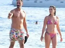 Червеният бански на Йозге Йозпиринчджи стана разпознаваем в Бодрум