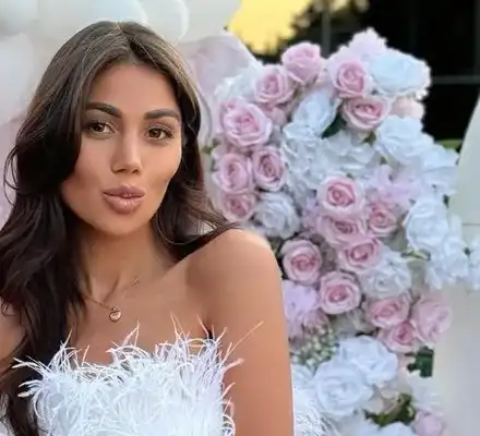 Даниела Рупецова в чат с последователи: Не е редно мъжът да плаща всичко – ЗАДЪЛЖИТЕЛНО Е!! (ВИЖ ОЩЕ)