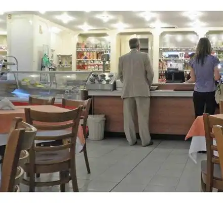 Скандал! Депутатите ядат супа топчета за 1.46 лв. в София!