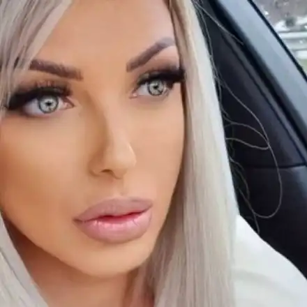 Емануела публично: Този мъж е луд по мен! (Джия се изсмя: Ще й се - сама си купува китките – ВИЖ ТУК)