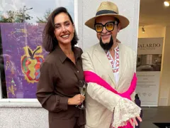 Шок! Евгени Минчев сам окачи картините си в Пловдив!