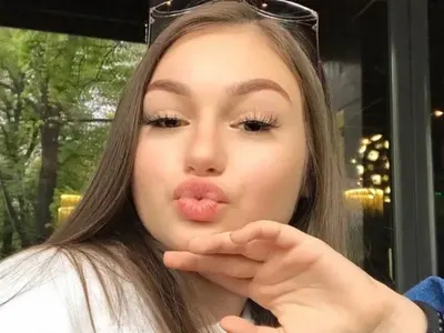 Феновете се кръстят! Дано и талантливата Крисия да не стане кифла