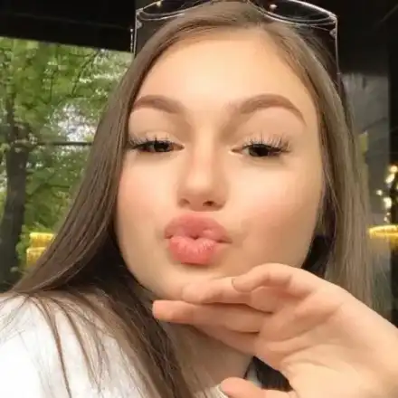 Феновете се кръстят! Дано и талантливата Крисия да не стане кифла