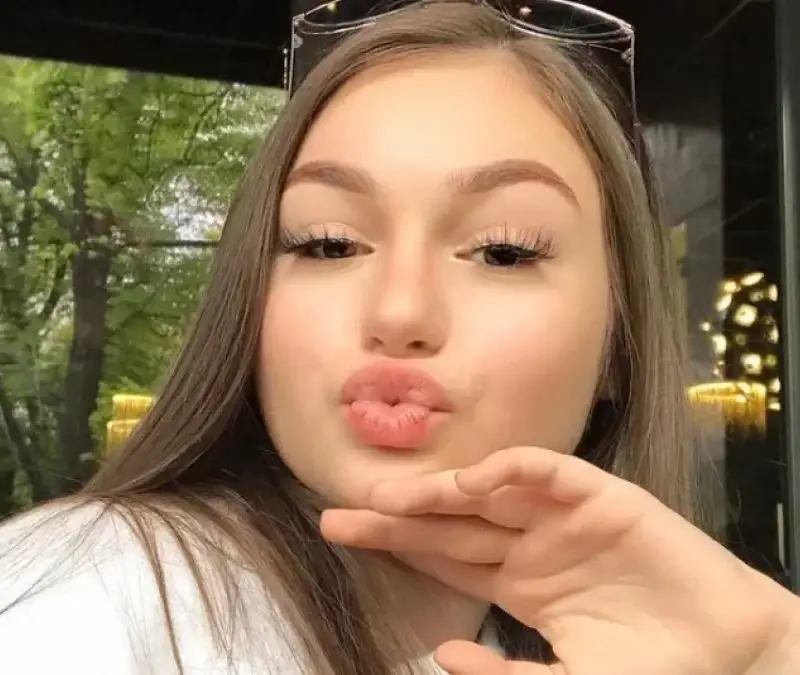 Феновете се кръстят! Дано и талантливата Крисия да не стане кифла