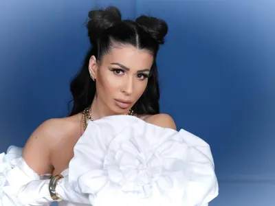 Шок! Фолк певица се бори за Мис Силикон с тату модели!