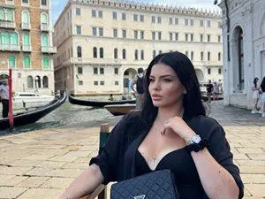 Шок! Гаджето на Алекс Николов е двойничка на Емили Ратайковски!