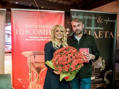 Венета Райкова глезена с рози от сина си! Шокиращи детайли!