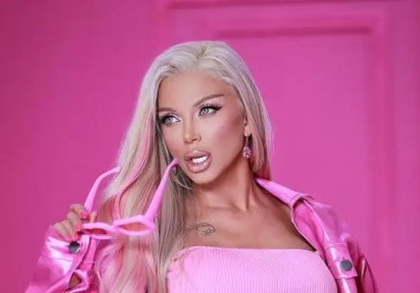 Емануела шокира с разголено участие в София!