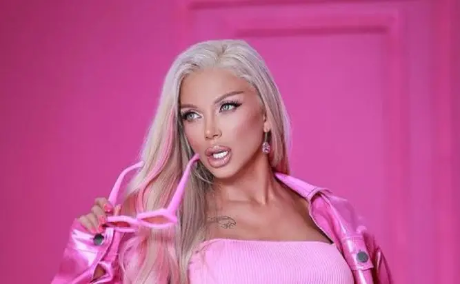 Емануела шокира с разголено участие в София!