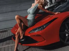 Шок! Светлана Василева се качи на лъскаво 'Ферари'