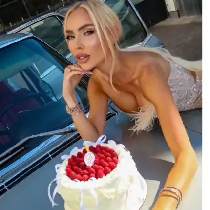 Женско царство! Жасмин Маджид посрещна нежен юбилей с 50 + 1 гости