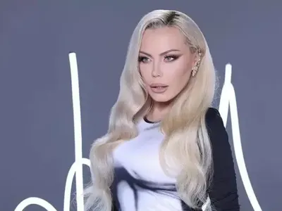 Камелия изскочи с минижуп на 54 (Снимки ТРЕПАЧ)