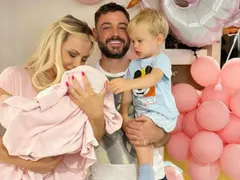 Камелия се сдоби с още едно бебе от сурогатна майка