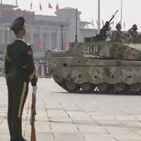 Шок! Китай демонстрира смразяващи оръжия на грандиозен парад