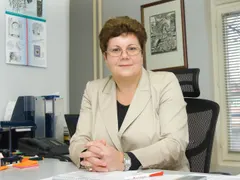 Кой източва държавата с безплатните учебници?