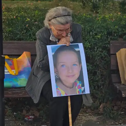 Линейките за Сияна и дядо и, са се бавили около час, признаха през сълзи шофьорите им в съда