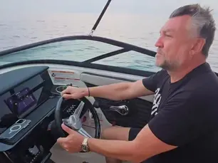 Любо Киров спря  да се боядисва