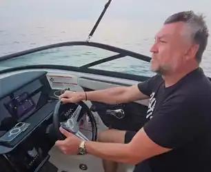 Любо Киров спря  да се боядисва