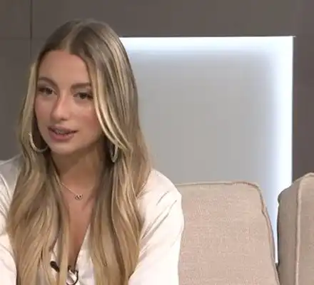 Шок! Михаела Маринова стяга чалга кариера, мрежата я РАЗМАЗА!