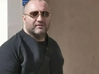 Шокираща оферта на Митьо Очите: 50 бона за сина му!