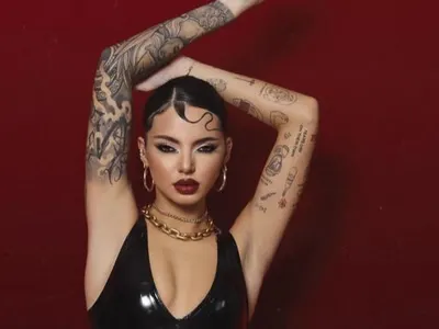 Шок! Мускуляга пробива ухото на секси ергенка Валерия!