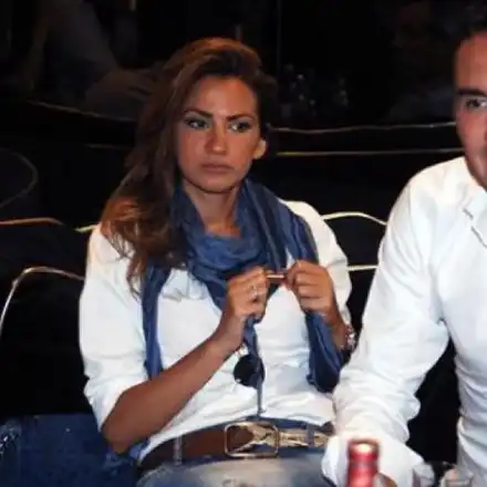 Шокиращи бижута за 100 бона: Мъжът на Зейнеб я закичи!