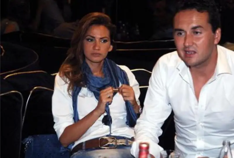 Шокиращи бижута за 100 бона: Мъжът на Зейнеб я закичи!