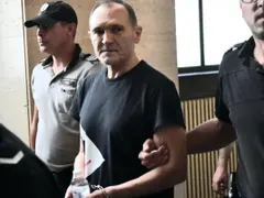Наглост! Вместо да се лекува, Черепа си ваканцува. Ало, съдия Митева?
