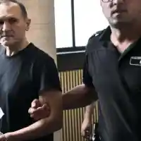 Наглост! Вместо да се лекува, Черепа си ваканцува. Ало, съдия Митева?