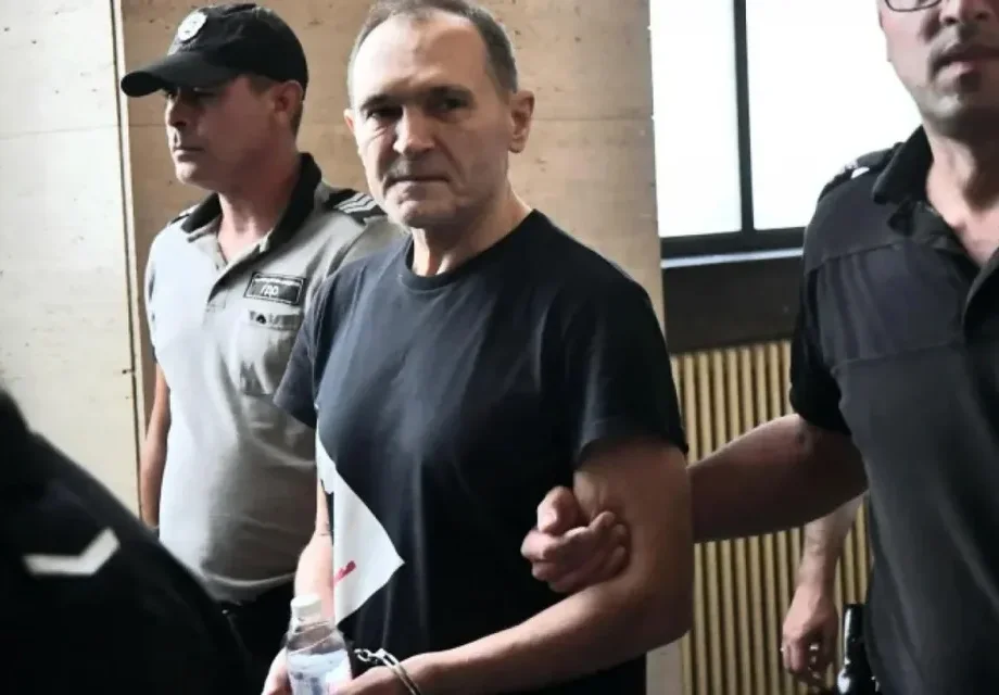 Наглост! Вместо да се лекува, Черепа си ваканцува. Ало, съдия Митева?