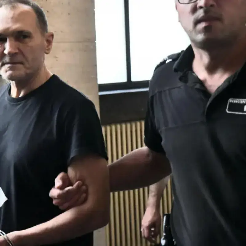 Наглост! Вместо да се лекува, Черепа си ваканцува. Ало, съдия Митева?