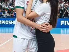 Напориста филипинка вкара Симеон Николов в леглото си, предлага му брак (СНИМКИ)