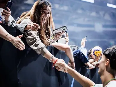 Напориста филипинка вкара Симеон Николов в леглото си, предлага му брак (СНИМКИ)