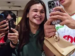 Напориста филипинка вкара Симеон Николов в леглото си, предлага му брак (СНИМКИ)