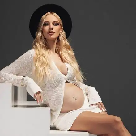 Натали Трифонова роди, но къде е таткото? Вижте грубата реакция на Чой