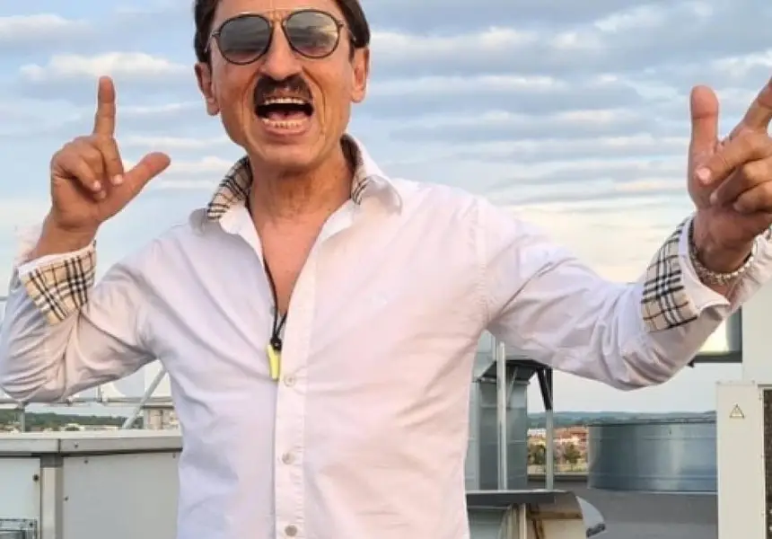 Шокиращо разкритие: Милко Калайджиев е запален читател!