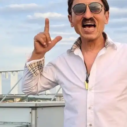 Шокиращо разкритие: Милко Калайджиев е запален читател!